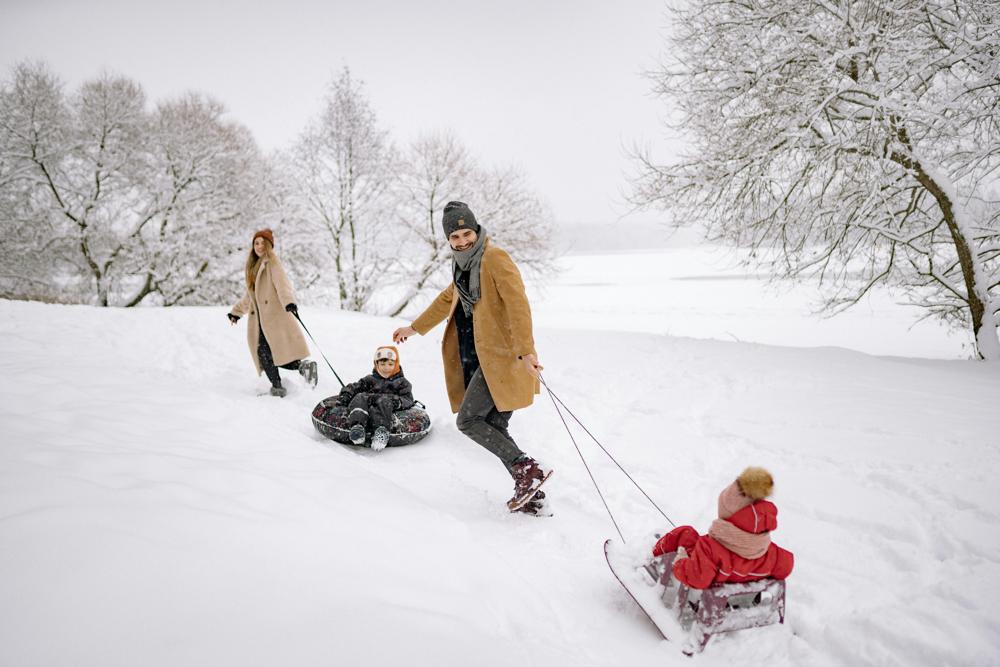 Snow play-5014191928d0475f9bfb3f6a20999dcd.jpg Snow play